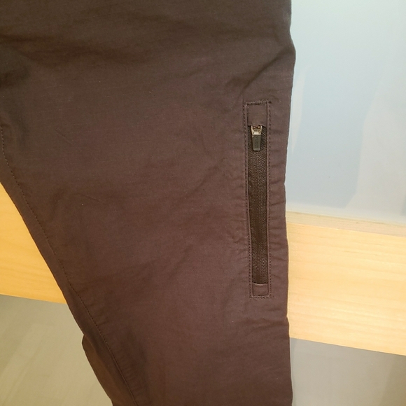 Vuori Gray Cargo Pants with Tapered Fit - Picture 4 of 5
